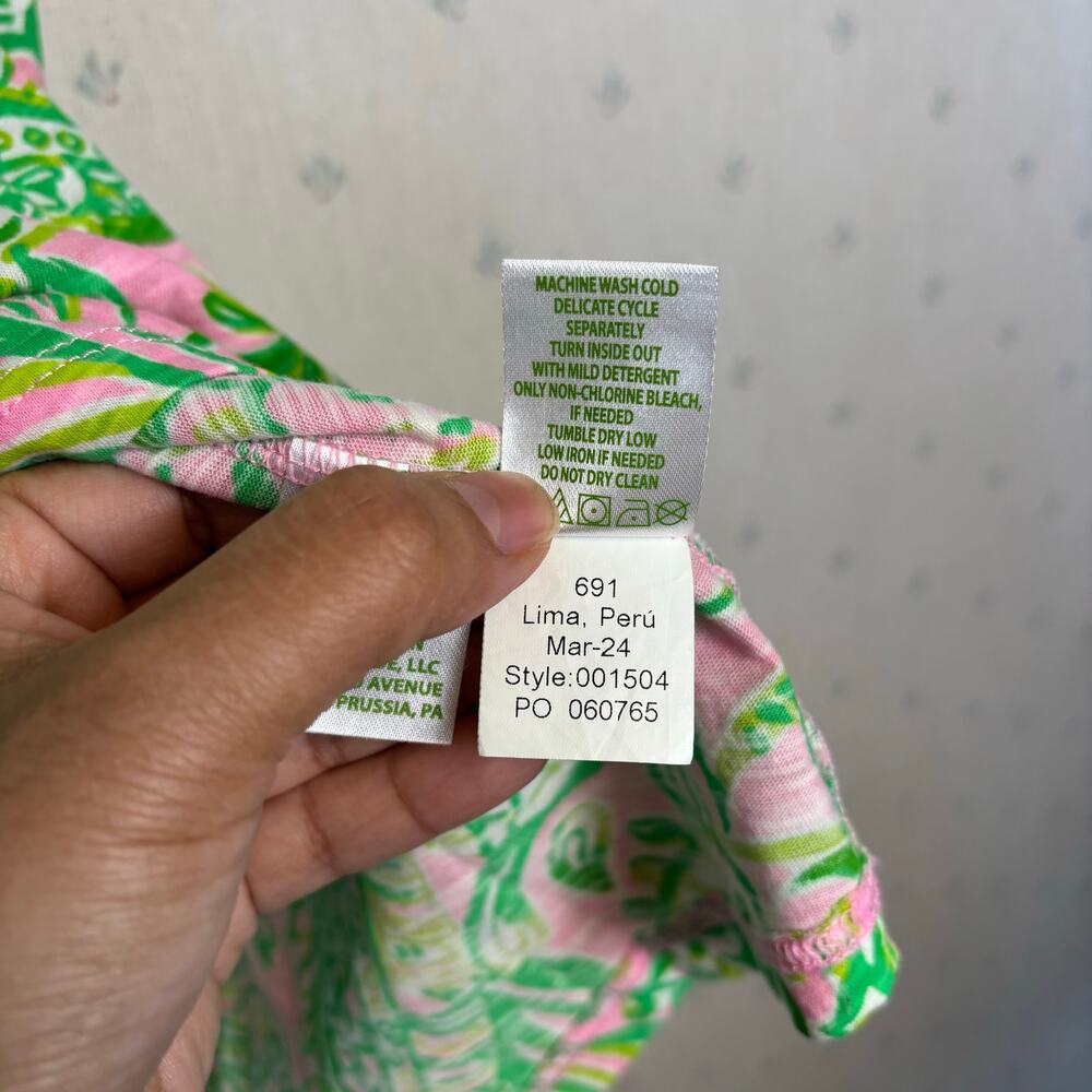 Lilly Pulitzer Etta V Neck Top Size XL Mandevilla Baby Fins and Flippers NWT - Picture 5 of 9